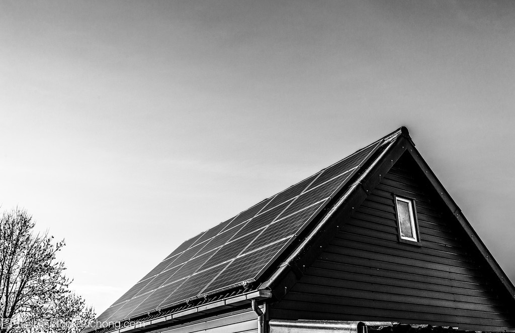 屋頂上的綠色革命 太陽能發電技術助力替代能源轉型與生態環保